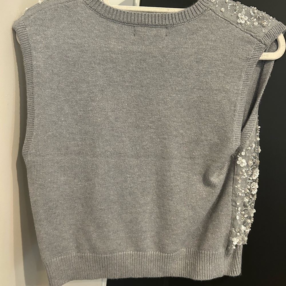 NWTS. Beaded Floral Sleeveless Knit Tank Top - Gray - Picture 5 of 8